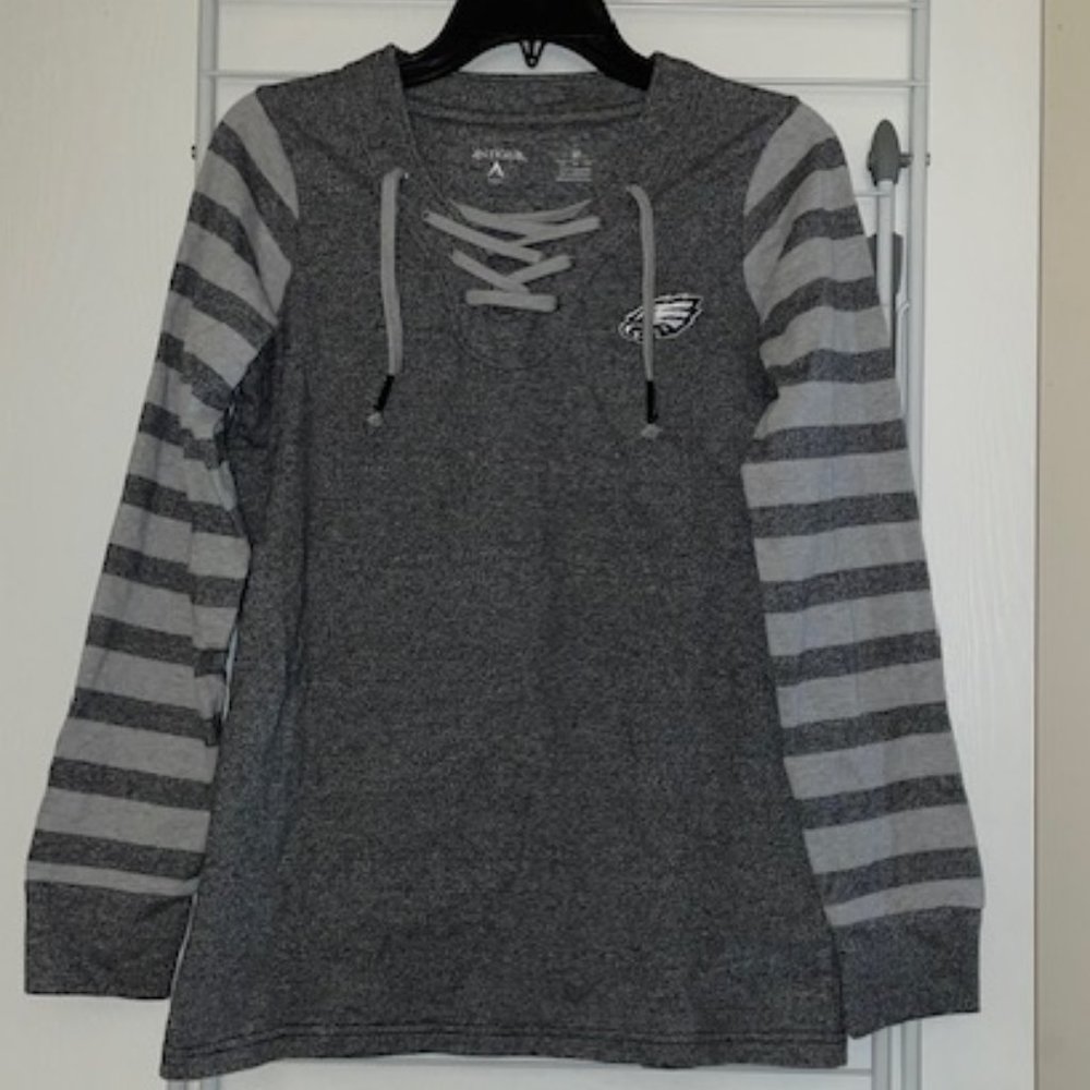 NWOT Philadelphia Eagles Tie front Shirt with Eagles Logo - Size Medium